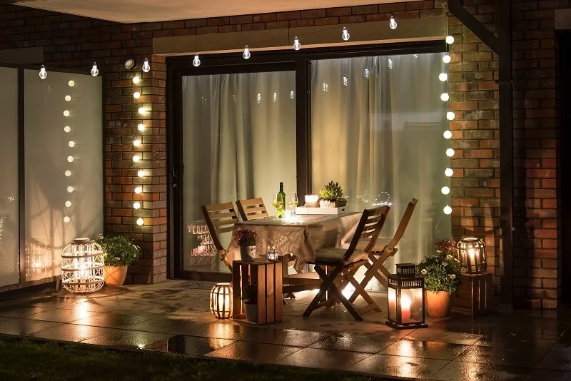 Baie coulissante pour la terrasse avec un capot alu.